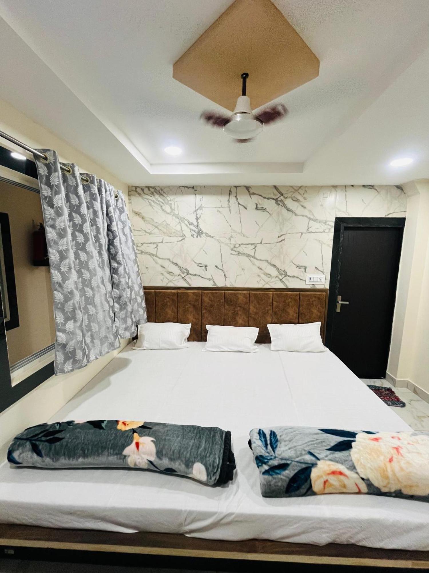 Hotel Sk Tower Ujjain Exterior foto